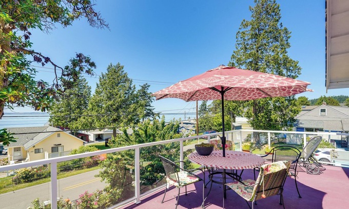 Camano Island House | Walk to Water: Camano Home w/Ocean-View Deck