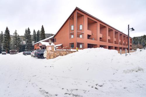 Old Town Apartment | Walk to Winter Park Resort Condo with Hot Tub!