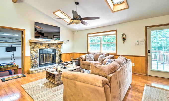 Albrightsville Cottage | Walk to Wolf Run Lake: Cottage w/Furnished Deck