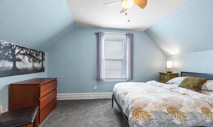North End Apartment | Walkable Dog Friendly Location w/Bikes! Walk 2 Blocks to Hyde Park & 4 Blocks to Camel's Back Park