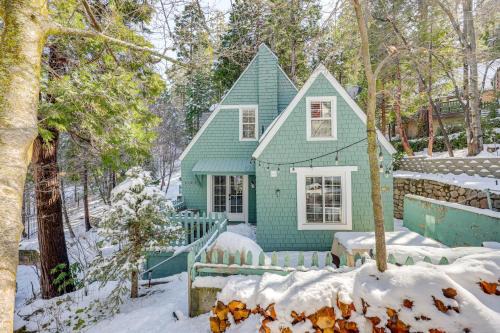 Lake Arrowhead House | Walkable Green Gables Cottage in Lake Arrowhead