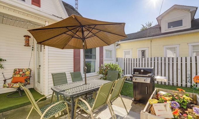 West Liberty House | Walkable Group Getaway w/Bikes in West Liberty!