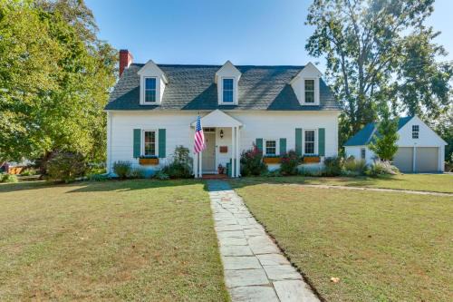 Charles Town House | Walkable Location Historic Home in Charles Town!