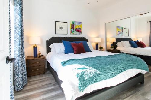 University Heights Apartment | Walkable - Restaurants - Large Patio - Ac