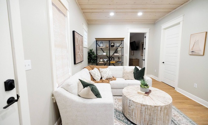 Laurel Ski Chalet | Walkable thru Historic District and Downtown
