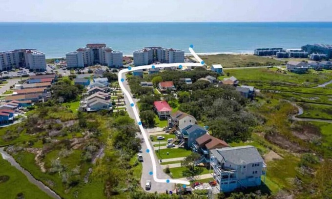 Sneads Ferry Cottage | WALKING DISTANCE FROM BEACH W VIEWS. DOG FRIENDLY