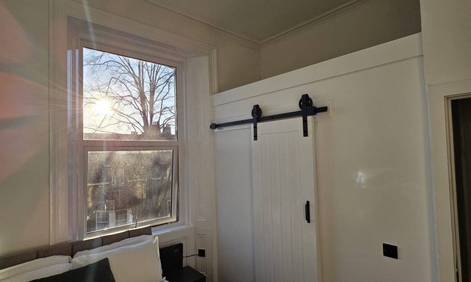 Ellemford Bed & Breakfast | Walking distance to Edinburgh Zoo and Murrayfield Stadium