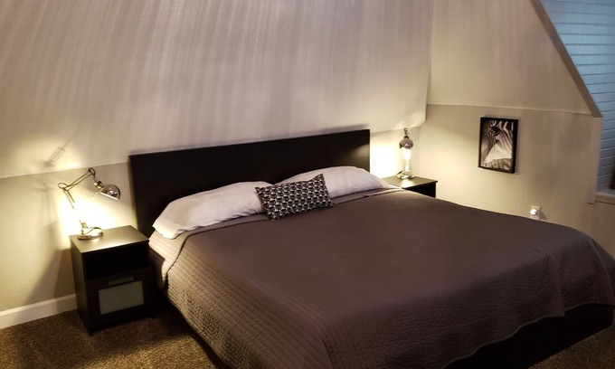 Windsor Park Apartment | Walking distance to Mass Ave.