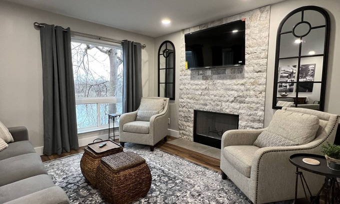 North Capitol Condo | Walking Distance to Broadway! Fully Renovated Condo on the River, Free Parking