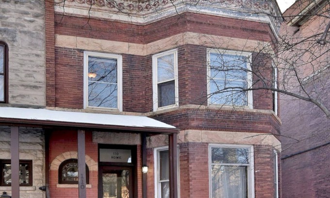 Oak Park Apartment | Walking Distance to everything.