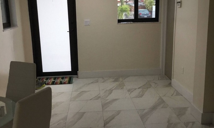 Hialeah House | Walking distance to Hialeah hospital and súper markets Pretty much anything you