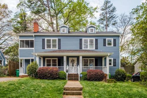 Commonwealth Park House | Walking distance to restaurants bars and breweries