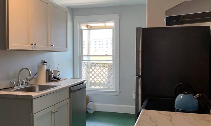 Parkside Apartment | Walking distance to Square, Portland Maine Downtown, and the Old Port