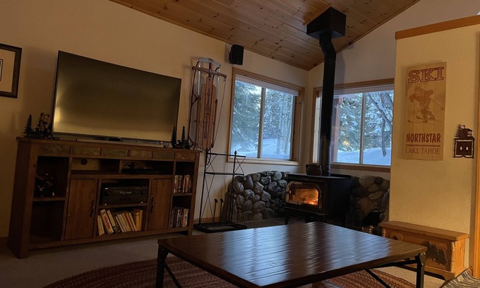 Truckee House | Walking Distance to TD Ski Hill