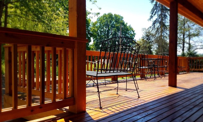 Woodinville House | Walking distance to wineries, venues, restaurants and more!