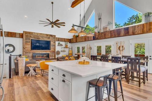Hollister House | Walking on Sunshine