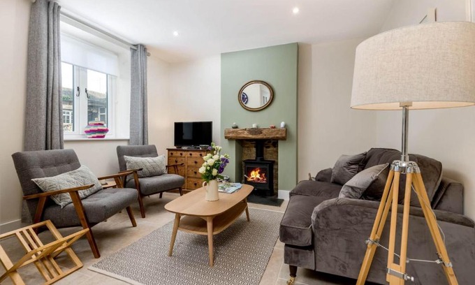 Burford House | Wall Cottage