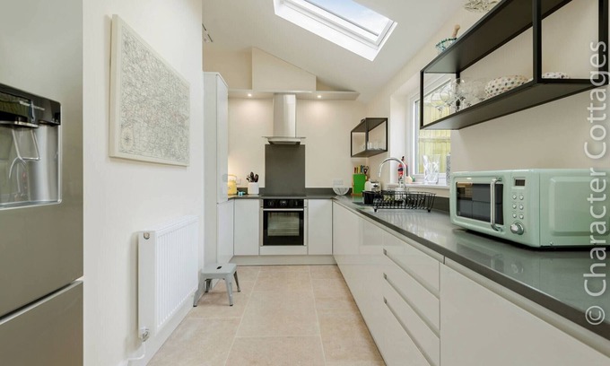 Burford Cottage | Wall Cottage