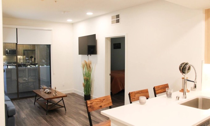 Downtown Apartment | Wall on the beach complete stay