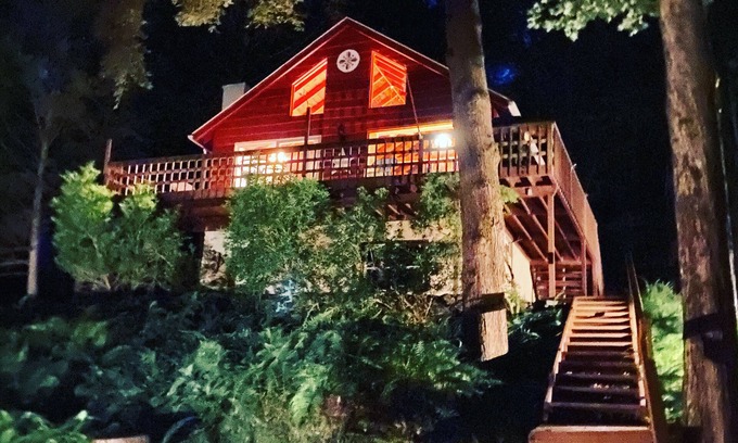 Greentown House | Wallenpaupack Cottage with Private Dock! Sleeps 6-8!