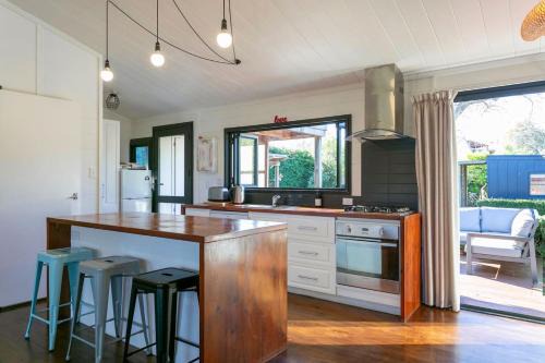 Taupo House | Walnut Cottage - Private Outdoor Spa Pool