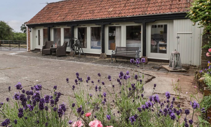 Old Gore Cottage | WALNUT COTTAGE, romantic, character holiday cottage in Ross-On-Wye