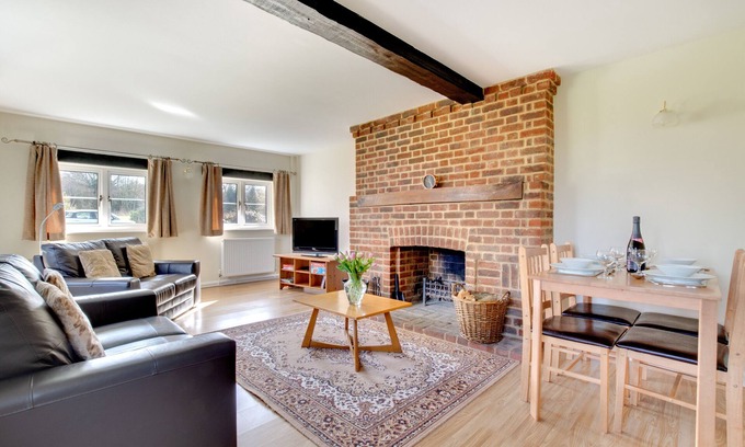 Selsted House | Walnut Cottage - Two Bedroom House, Sleeps 4