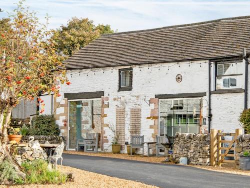 Buxton House | Walnut Cottage - Uk43995