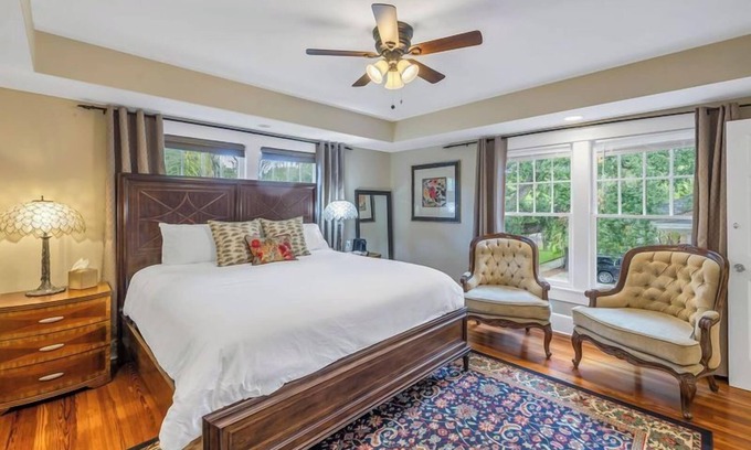 Historic Old Northeast Bed & Breakfast | Walnut Room at ONE Inn, Comfy, Steps to Downtown St. Pete: Ideal for all guests!