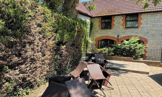 West Camel Hotel | Walnut Tree Hotel