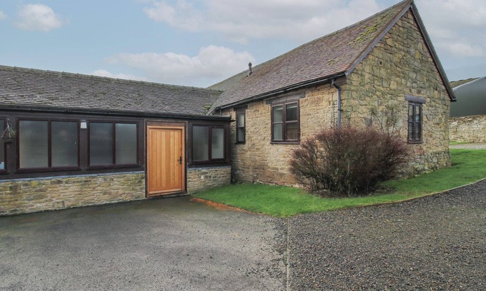 Craven Arms Cottage | WALTON MAISONETTE, family friendly, with pool in Ludlow