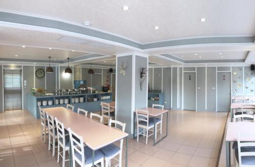 West District Hotel | Wan Tai Hotel