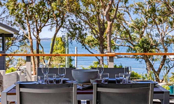 Salamander Bay House | Wanda Waterview Tranquil treetop surrounds