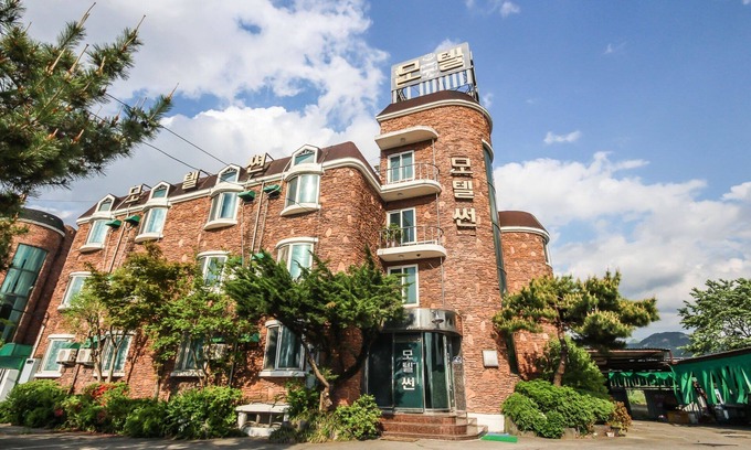Wanju Hotel | Wanju Sun