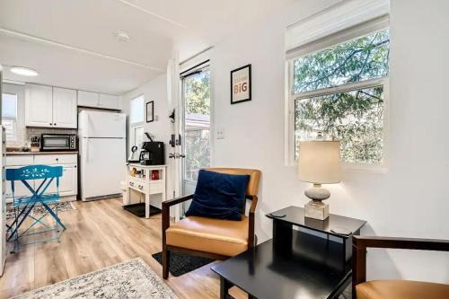 Mountain View House | Warm and Cool 1BR house W Denver