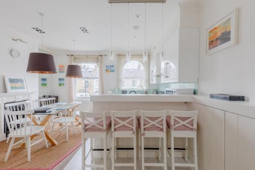 Munster Apartment | Warm and Inviting 2BD Flat Fulham