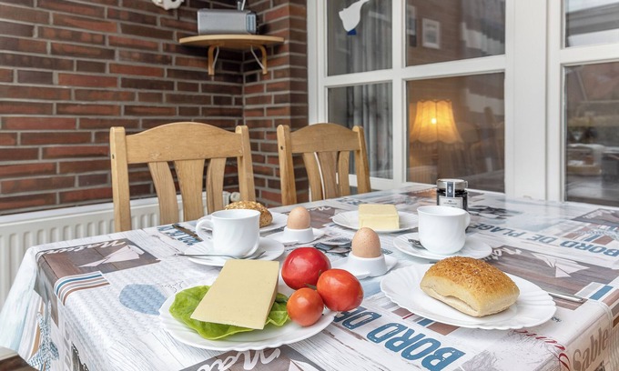 Carolinensiel Apartment | Warm and with some extras: In the ground floor apartment with its approx.