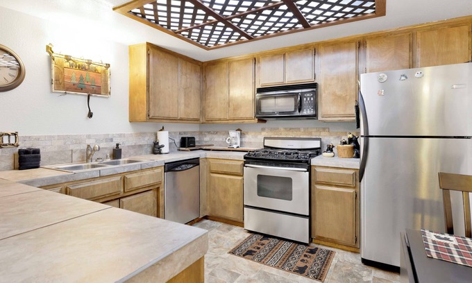 Summit Estates Condo | Warm Brownie #2133