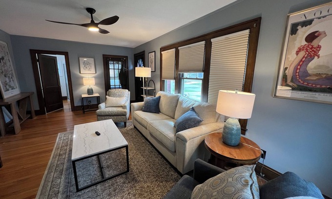Springfield House | Warm, charming 3BR house w fenced yard in quiet neighborhood close to everything