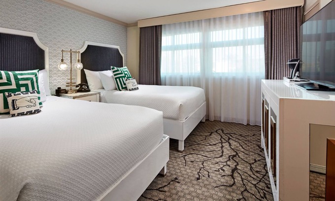 Pico - Robertson Hotel | Warm LA Retreat in Our Cozy Room Close to Rodeo Drive