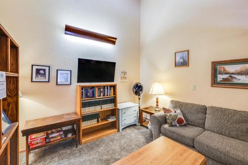 McCall Apartment | Warm McCall Condo Half-Mile to Payette Lake!