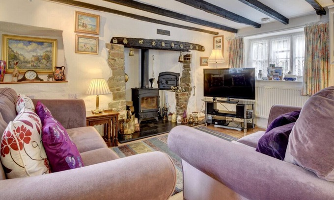Dolton House | Warren Cottage - Two Bedroom House, Sleeps 4