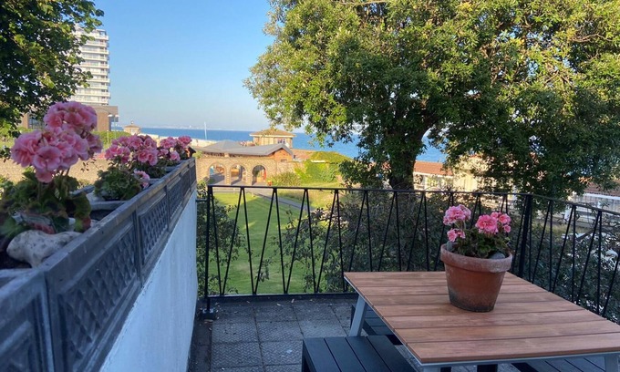 Worthing House | Warwick House