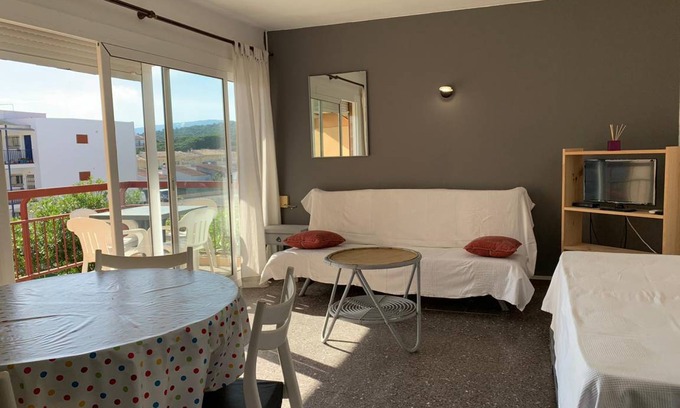 Palamos Apartment | Wasela 114 - Studio Apartment, Sleeps 2