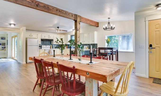 Washougal House | Washington Retreat: Fire Pit, Hot Tub & Ping Pong!