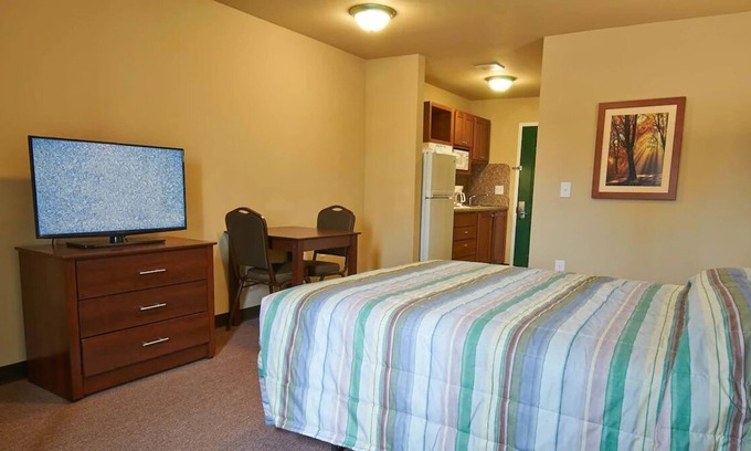 Pleasanton House | Watch a Game at Eagle Stadium! 3 Units in Pleasanton w/ Free Private Parking!