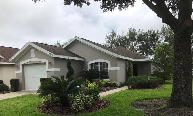 Mount Dora House | WATCH GOLFERS FROM YOUR COVERED LANAI