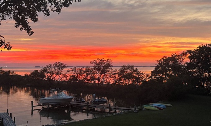 Claiborne House | WATCH THE EVER-CHANGING SUNSET REFLECT OVER THE EASTERN BAY