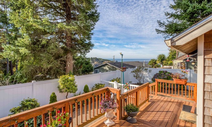Depoe Bay House | Watch Whales, Walk to Depoe Bay from this Two-Story Home with King Suite