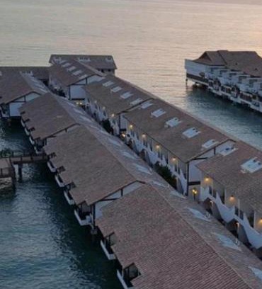 Taman Tanjung Ski Chalet | Water Chalet or Premium Tower Seaview Port Dickson , Private Room